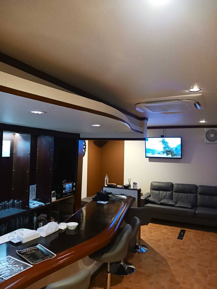 熊本県山鹿市 バー BAR REZELU様 カラオケ導入事例