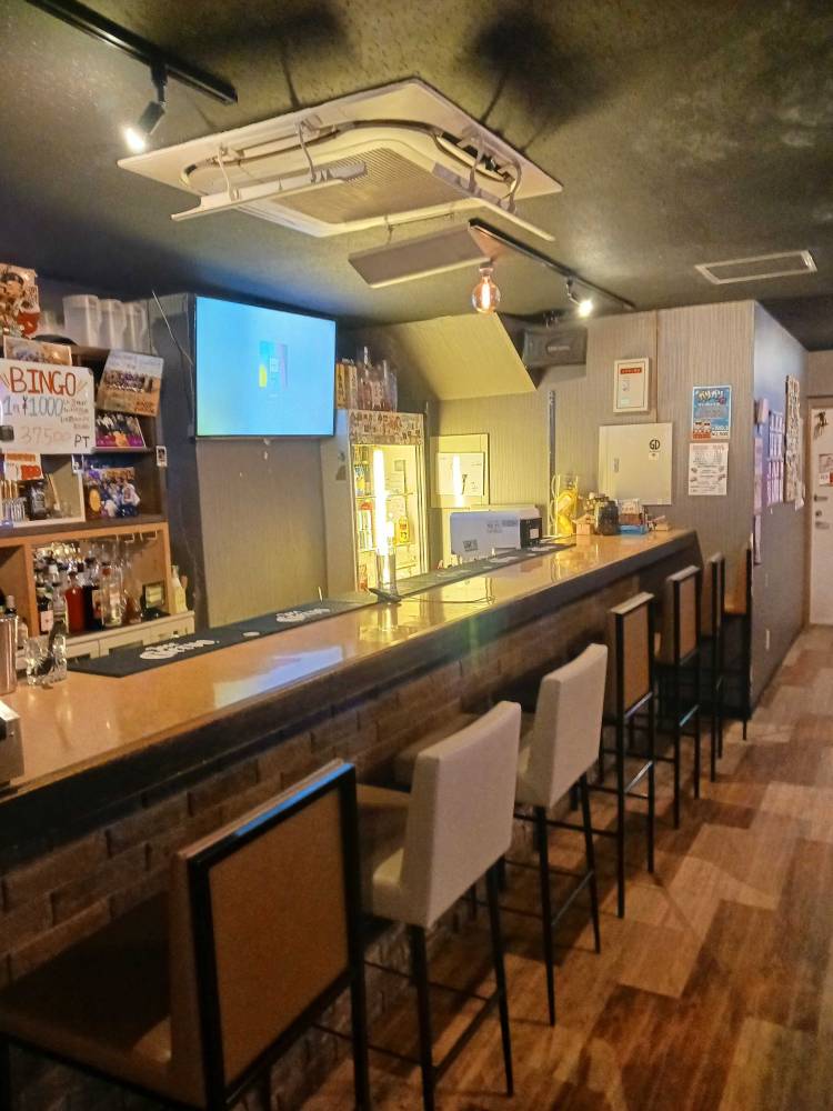 沖縄県那覇市のバーでのカラオケ設置写真2：DARTS＆カラオケBAR Position様